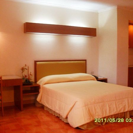 Taft Tower Hotel Manilla Buitenkant foto