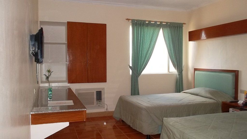 Taft Tower Hotel Manilla Buitenkant foto